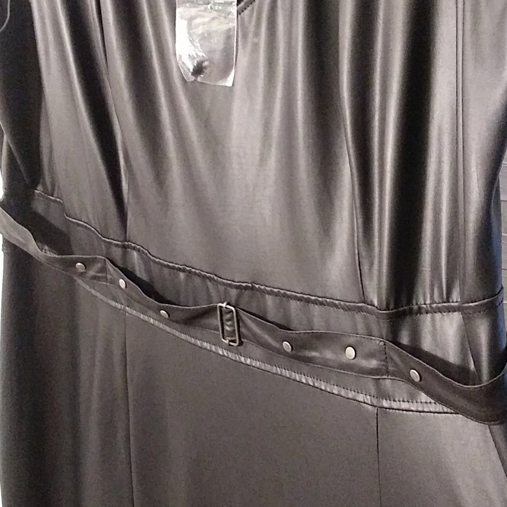 Dress - Picture 2 of 7